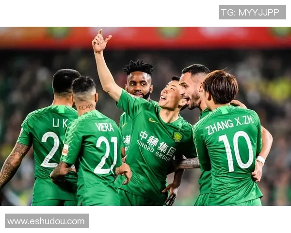 武汉篮球队在全国锦标赛中以53分稳居积分榜首位